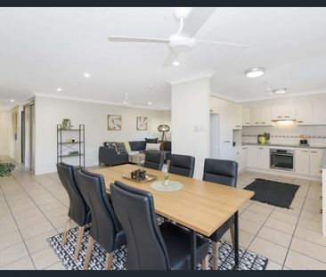 Family Living on Fishtail Street! - Photo 2