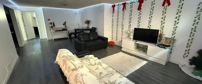 Beautiful and Cozy Renovated 2 Bedroom Basement Suite - Forest Heights by River | Edmonton - Photo 1