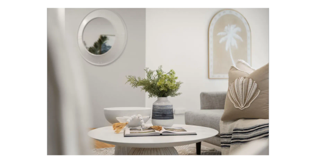 Stylishly Renovated 2nd Floor Apartment with Leafy Views in Private Complex - Photo 1