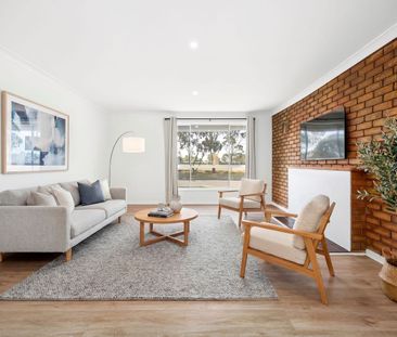 Newly Renovated 4 Bedroom - Photo 2