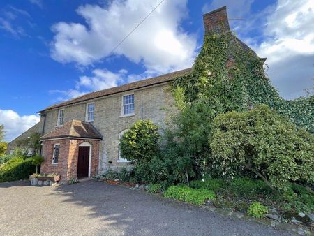 5 bedroom farm house to rent - Photo 3