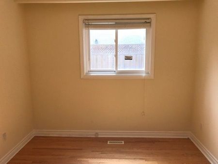 For Lease - 33 Pheasant Valley Court Unit# Main, Markham, Ontario - Photo 3