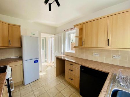 3 bedroom semi-detached house to rent - Photo 3