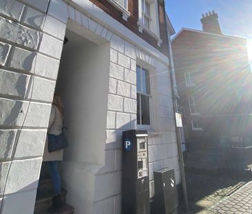 East St. Helen Street Room 3 - Photo 1