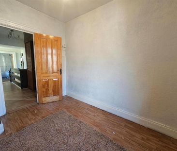 8 Ballygomartin Road, Belfast, BT13 3LD - Photo 4