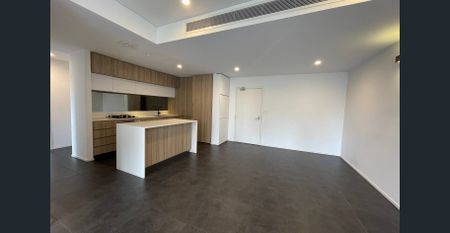 Spacious Two Bedroom Apartment in Great Location - Level 3 - Photo 4