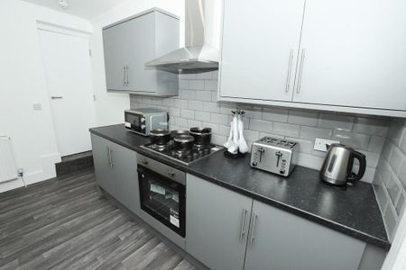 5 bedroom terraced house to rent - Photo 5