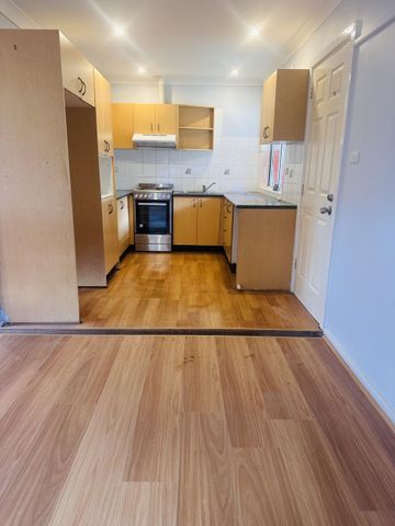 Recently Renovated 2-Bedroom Home for Rent – Walk to Marayong Station! - Photo 5