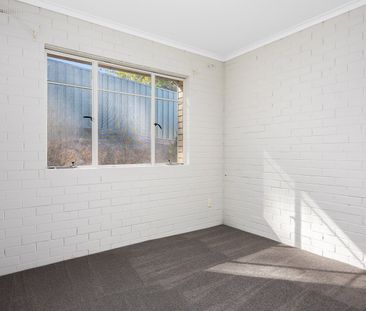 Neat 2 Bedroom Unit in Prime Flora Hill Location - Photo 1