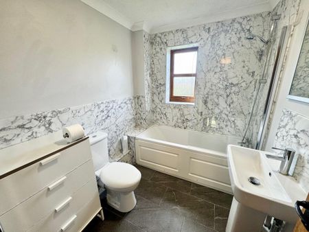 4 bedroom detached house to rent - Photo 5