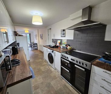 1 bedroom in a house share to rent - Photo 2