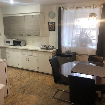 Studio à louer dans Couvent Sainte-Rose, environ 750 pieds carrés Vieux Sainte-Rose, tout inclut, 1325$ mois, long terme - Photo 3