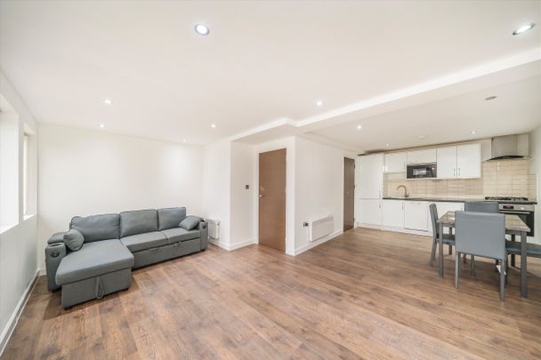 Balham High Road, Balham, SW12, London - Photo 1