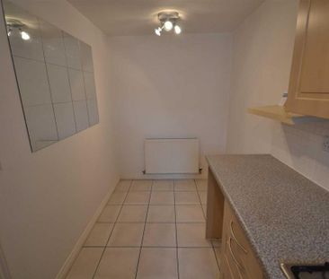 2 bedroom mews to rent - Photo 6
