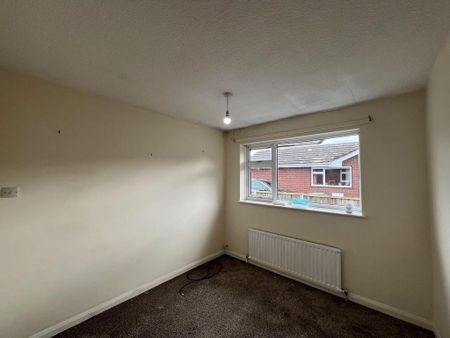 2 bedroom semi-detached bungalow to rent - Photo 3