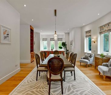 Exceptional country estate with fine equestrian facilities, outdoor... - Photo 6