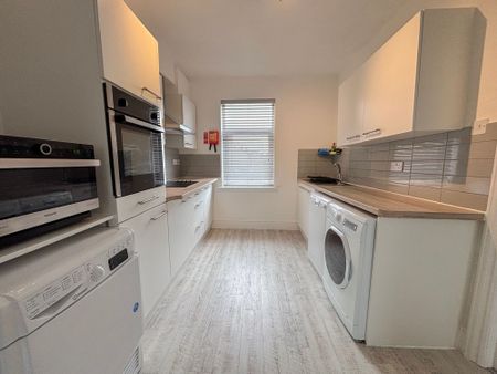 4 bed house share to rent in Warwick Road, Kenilworth, CV8 - Photo 3