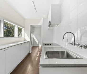 Charming One-Bedroom Apartment with Mount Ainslie Views - Photo 3