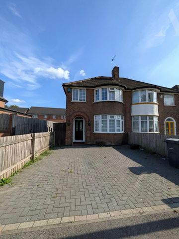 3 bedroom semi-detached house to rent - Photo 5