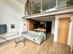 Spacious unfurnished apartment in the City Centre with large private terrace and underground parking - Photo 4