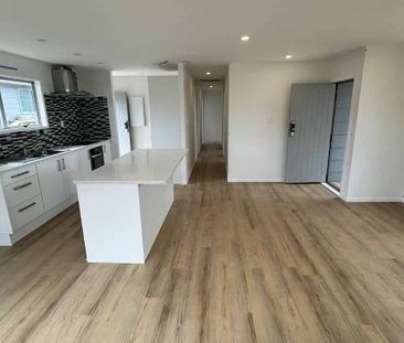 Fully renovated 4bedroom home. Move in March! - Photo 3