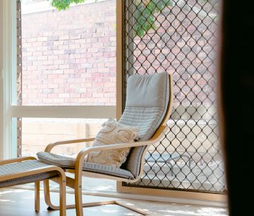 Warm, inviting and fully renovated throughout! - Photo 4