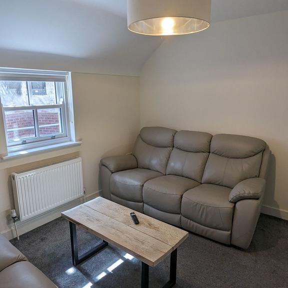 4 bedroom flat to rent - Photo 1
