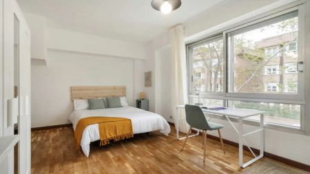 Room in a shared 10-bedroom apartment for rent in Atalaya. - Foto 3