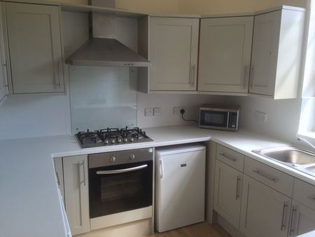 6 Bed Semi-Detached House, North View, L7 - Photo 4