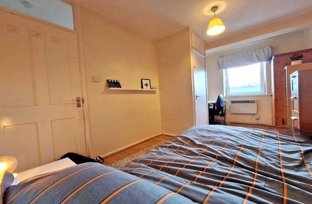 3 bedroom flat share to rent - Photo 1