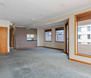 Spacious and bright penthouse in central Te Aro - Photo 4