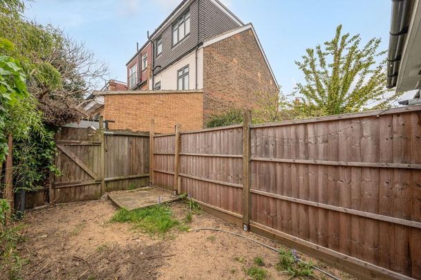 3 bedroom flat to rent - Photo 1