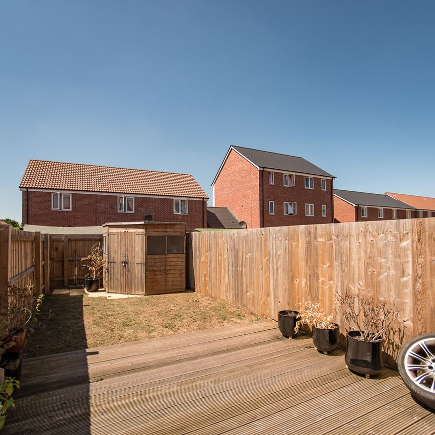 2 Bed Mid Terraced - Photo 1