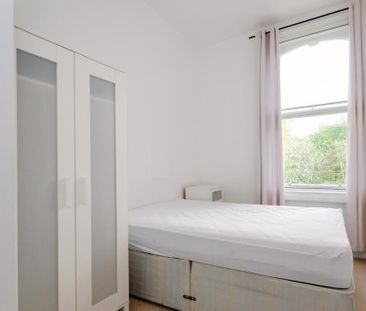3 bedroom flat to rent - Photo 5