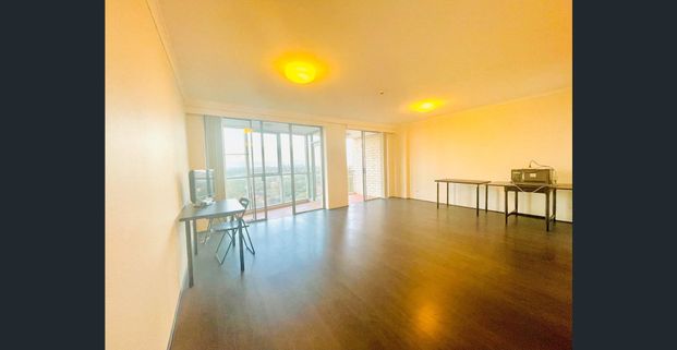 Modern Two Bedroom Apartment - Photo 1