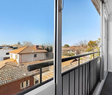 Stylish Bayside Living in the Heart of Elwood - Photo 1