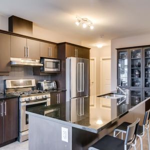 Superbe condo! 2 CAC, 1.5 SDB, 2 stationnements - Photo 2