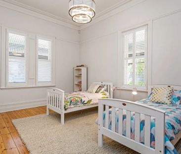 Commanding & Elegant return verandah Villa - Photo 5