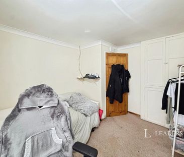 4 bedroom semi-detached house to rent - Photo 5