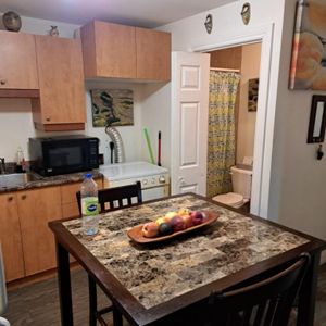 2 1/2 chauffé , éclairé, semi meublé - Photo 3