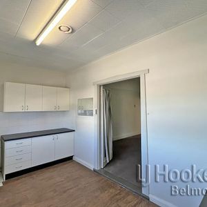 Convenient Location - Photo 3