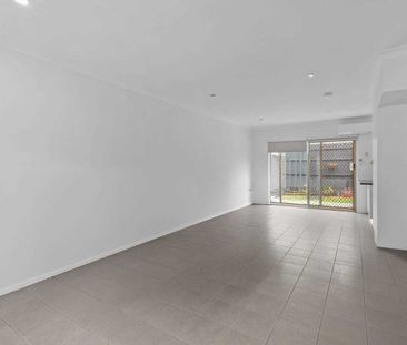 Lovely 3-2-1 townhome in convinient Richlands - Photo 1