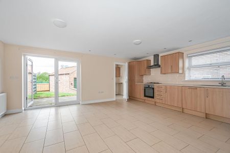 3 bedroom semi-detached house to rent - Photo 5