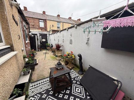 2 bedroom terraced house to rent - Photo 3