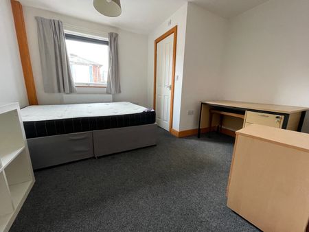 3 Bed Flat, Portswood Road, SO17 - Photo 3