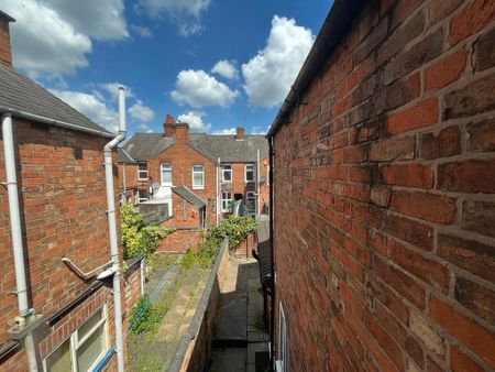 3 bedroom terraced house to rent - Photo 3