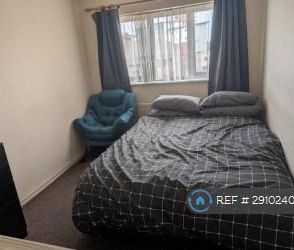 1 bedroom in a flat share to rent - Photo 2