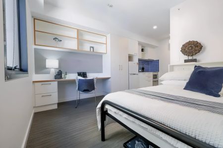 Premier Studio with Double Bed(low floor (Level 1-5)) - Photo 2