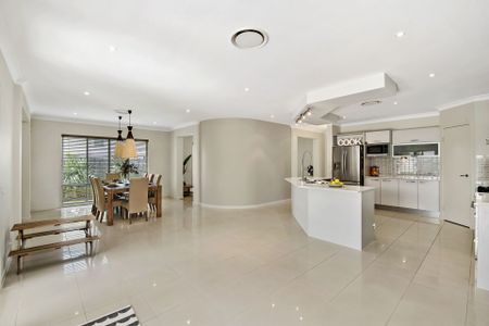 Sophisticated Ex-Display Home offers Spacious, Stylish Living in Highly Convenient Location! - Photo 2