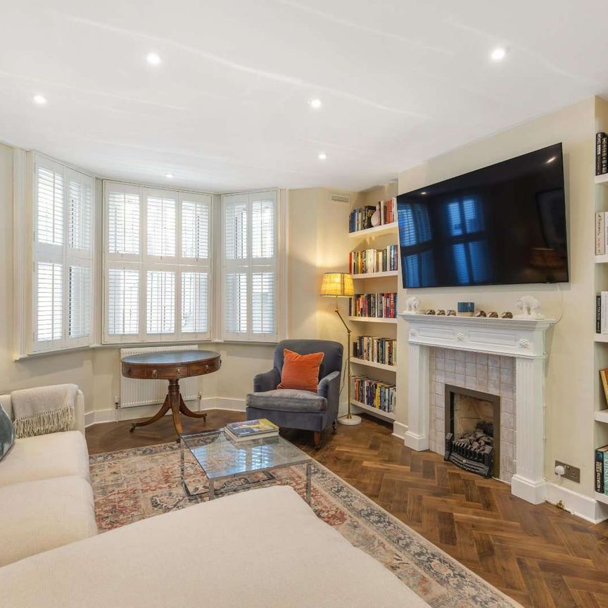 A spacious split level maisonette with garden and office on a quiet street near to Northcote Road - Photo 1